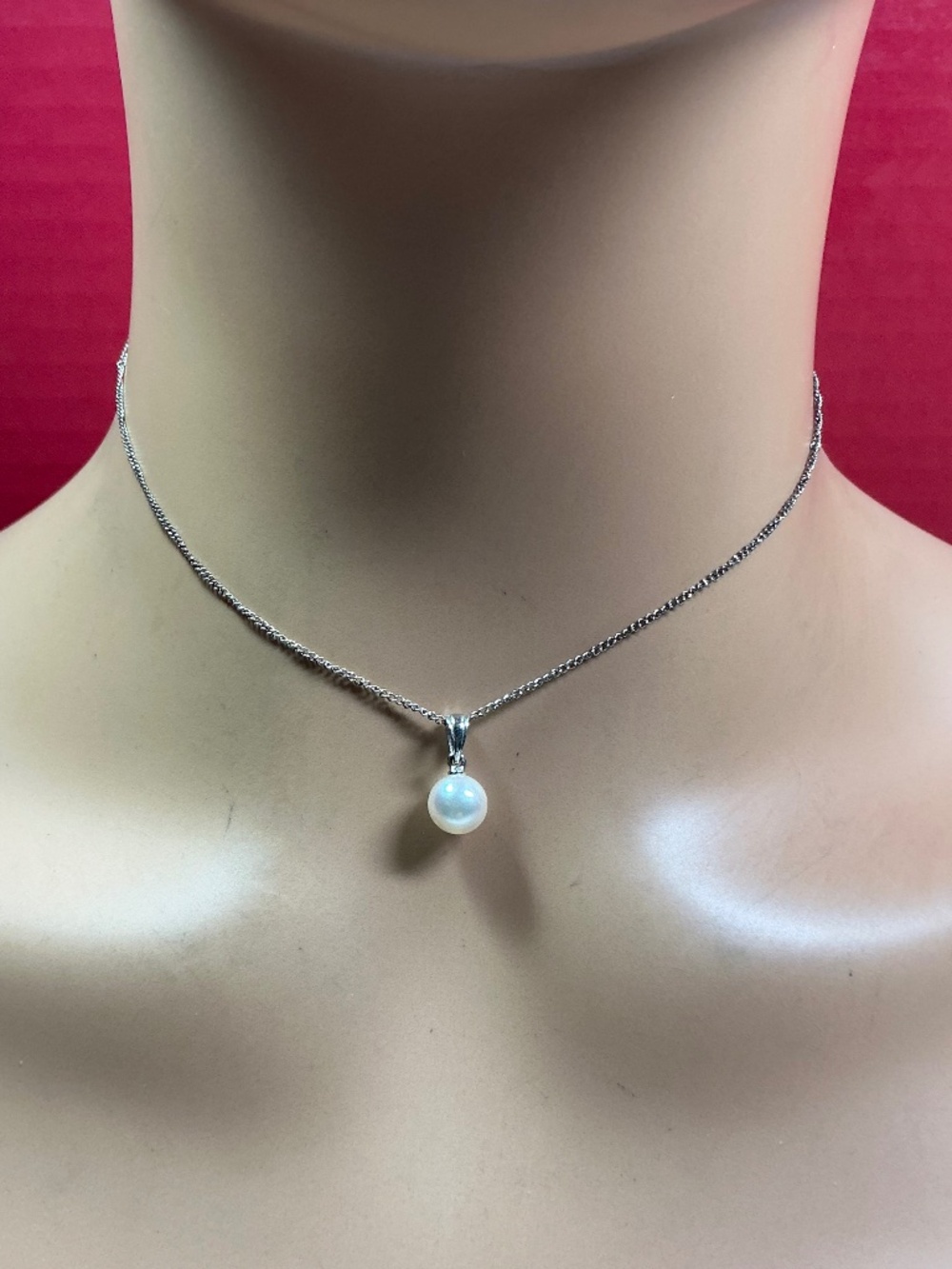 Vintage Sterling Silver Speidel Necklace with a single Pearl. 15 inches long